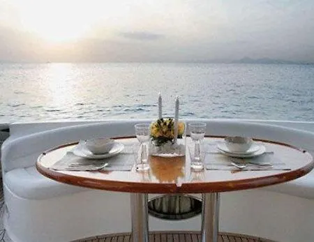 Fantasy Yachting * Tourlos