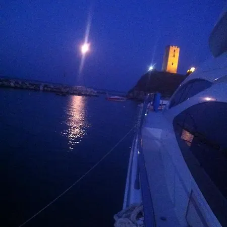 Hotel na wodzie Fantasy Yachting Tourlos