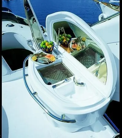 Hotel na wodzie Fantasy Yachting *