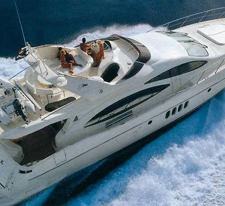 Hotel na wodzie Fantasy Yachting Tourlos