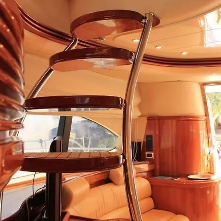 Hotel na wodzie Fantasy Yachting *