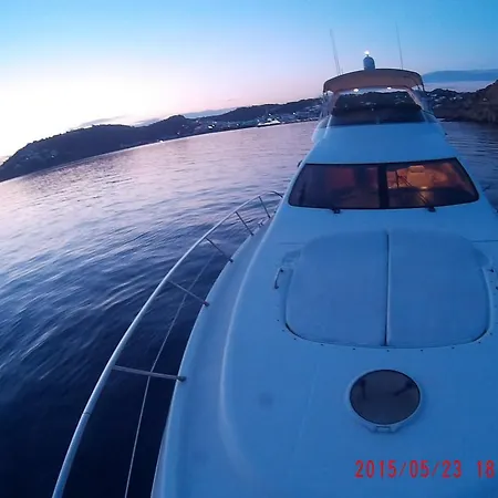Hotel na wodzie Fantasy Yachting