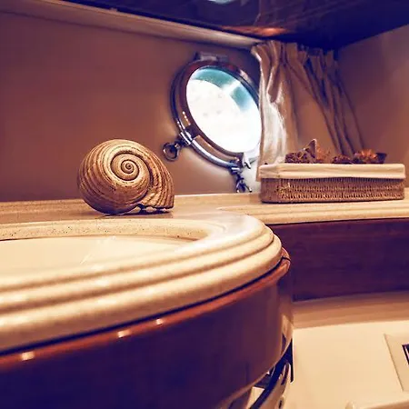 Hotel na wodzie Fantasy Yachting