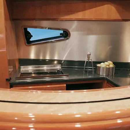 Fantasy Yachting Botel Tourlos