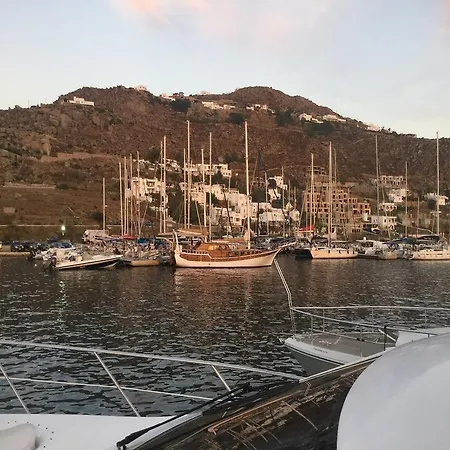 Botel Fantasy Yachting *